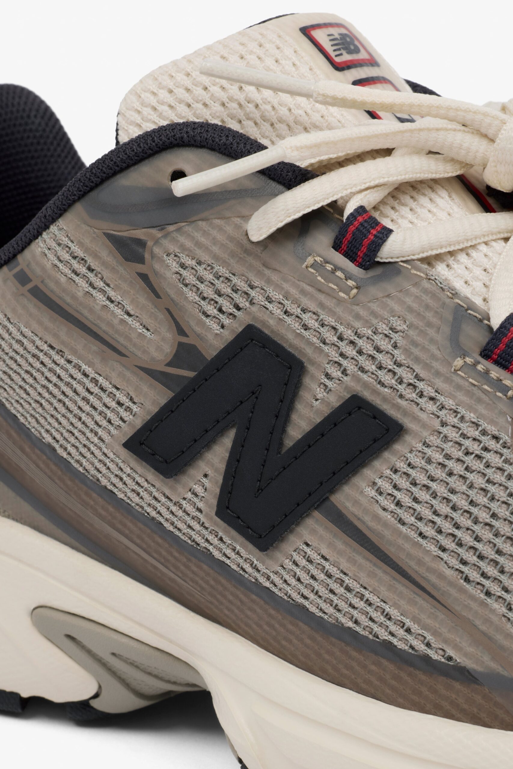 JJJJound New Balance 740N ロゴと素材のディテール