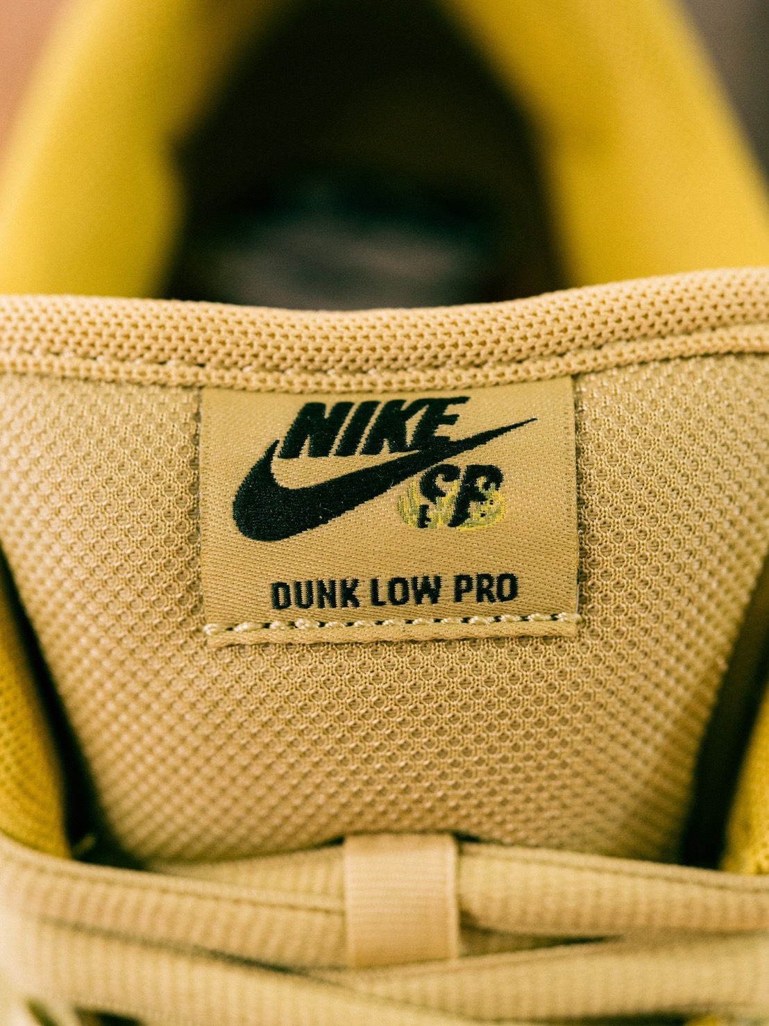 Nike SB ダンク LOW Pro Saffron Quartz シュータンラベル