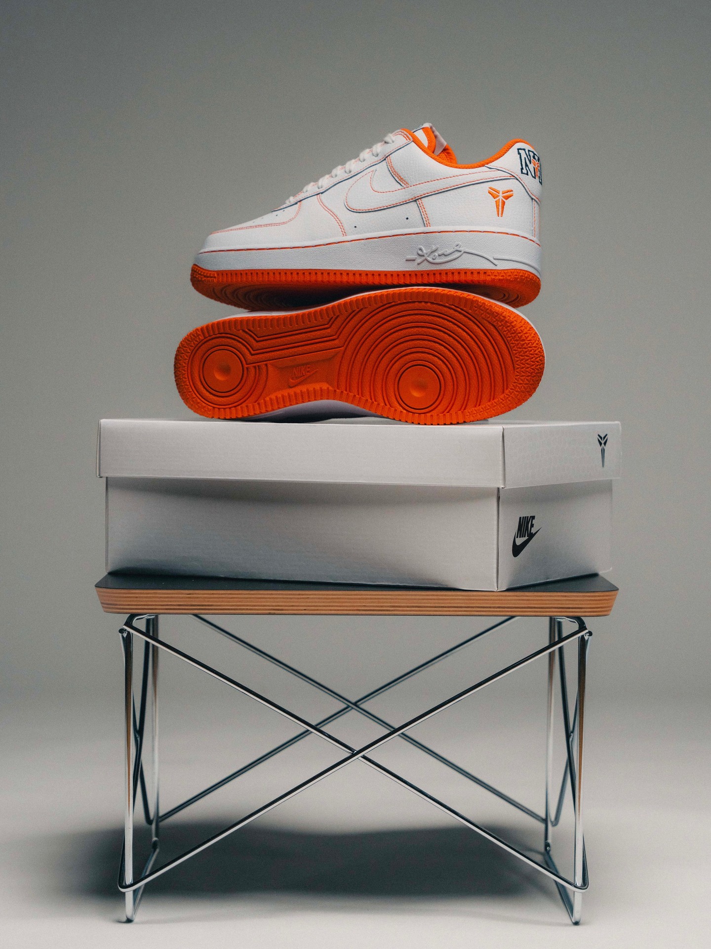 Nike Air Force 1 Low Protro White and Safety Orange サイドビュー