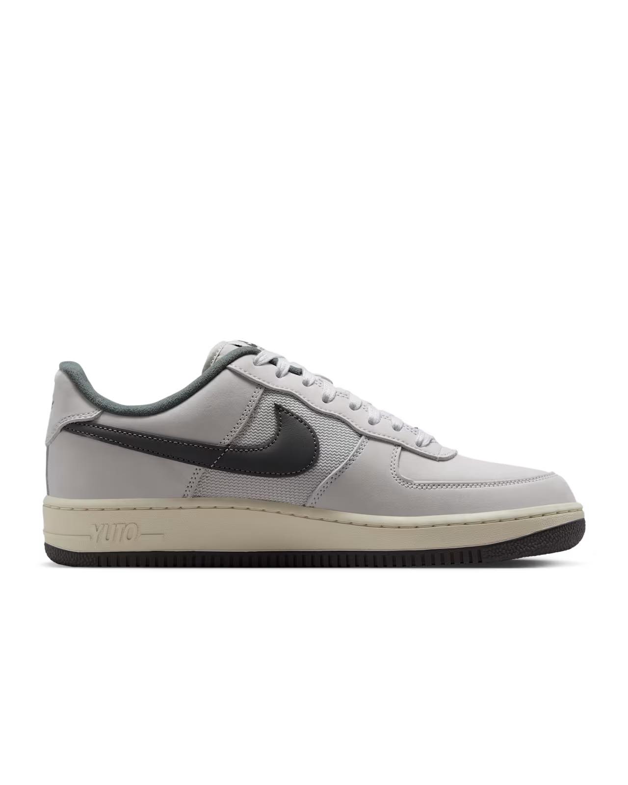 Nike SB Air Force 1 x Yuto Light Bone and Iron Grey サイドビュー 右